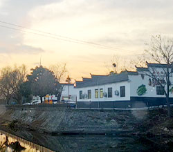 為讓客人喝上放心酒，他在度假村里建酒坊！結果回頭客暴增，還開辟新財路